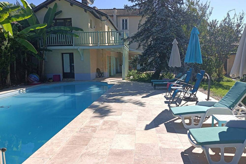 Belle maison pour 8 personnes, piscine  chauffée mai à septembre, sauna, jardin. in Vergt, Périgord Blanc