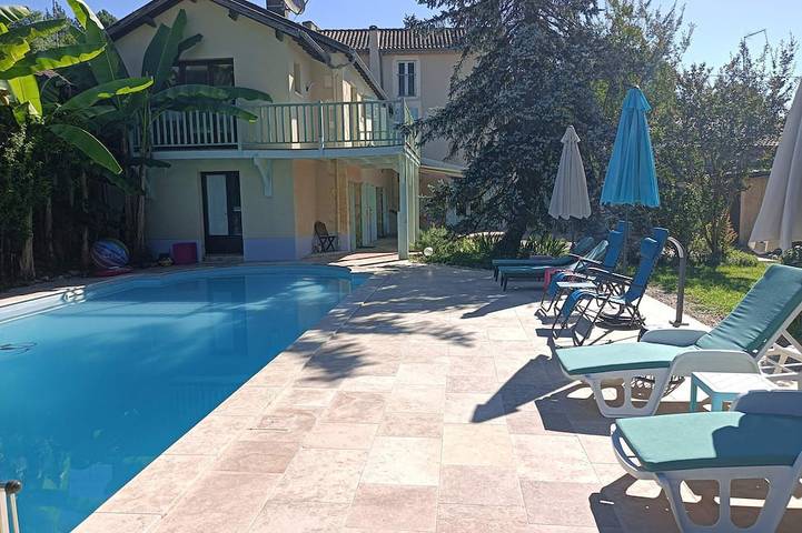 Location de vacances pour 8 personnes, avec Balcon ainsi que Jardin et Sauna à Vergt