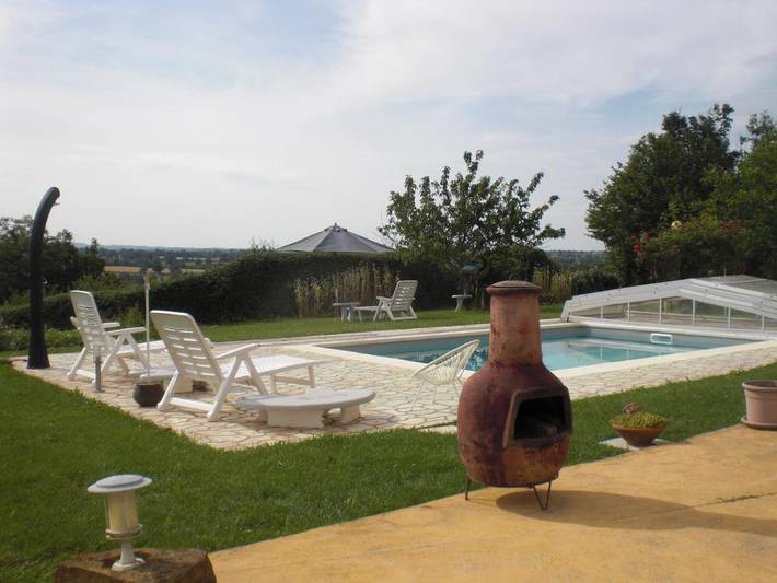 Chambre d’hôte pour 5 personnes, avec Balcon et Terrasse ainsi que Jardin et Piscine