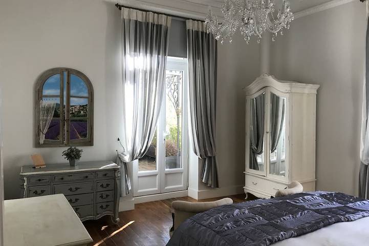 Gîte pour 11 personnes, avec jardin dans Office de Tourisme de Cannes - 4