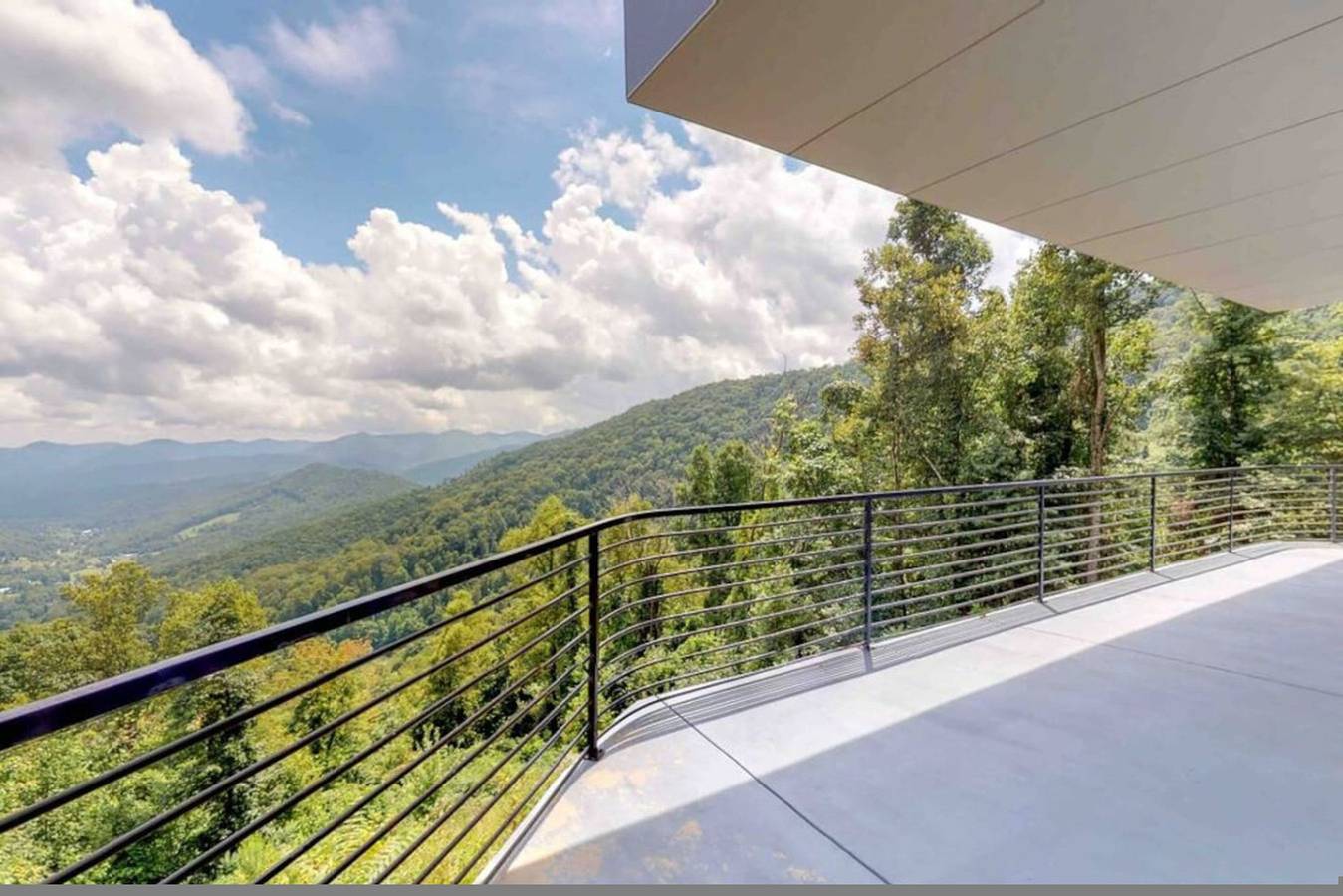 Sky-High Mountain Luxury w/ Jaw dropping Views in Haywood County