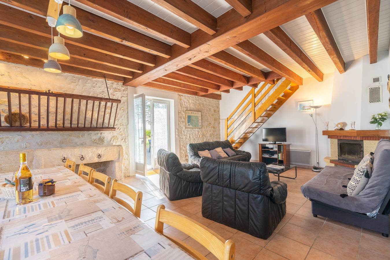 Petite maison 'Grands Gites 16 Personnes' avec Terrasse Privée, Jardin Privé et Wi-Fi in La Gripperie-Saint-Symphorien, Région de Rochefort