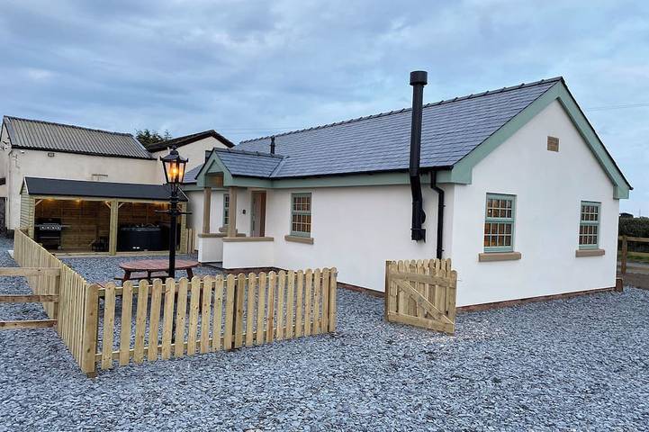 Cottage for 4 people, with Balcony/Terrace and Hot tub as well as Garden in Lancashire