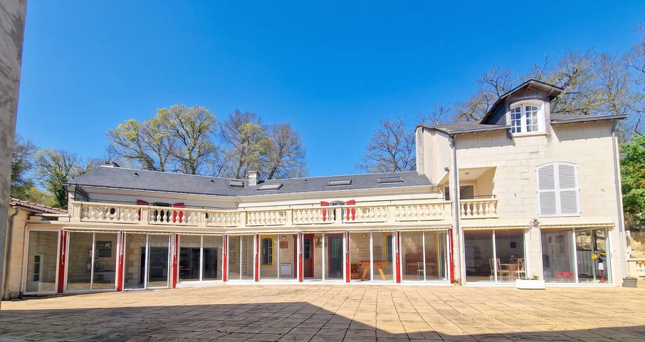 Location de vacances pour 14 personnes, avec Balcon/Terrasse et Jacuzzi ainsi que Terrasse et Jardin à Vienne (France) - 2