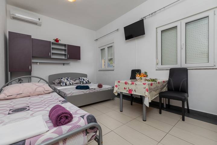 Ferienwohnung für 3 Personen in Krvavica