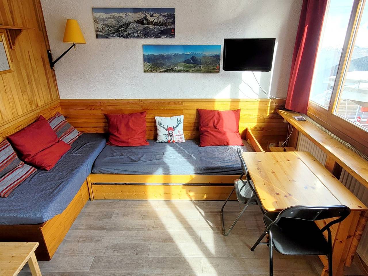 Gehele studio, Central Studio with Mountain View, Ski Locker, and Renovated Bathroom in Plagne Centre, La Plagne-Tarentaise