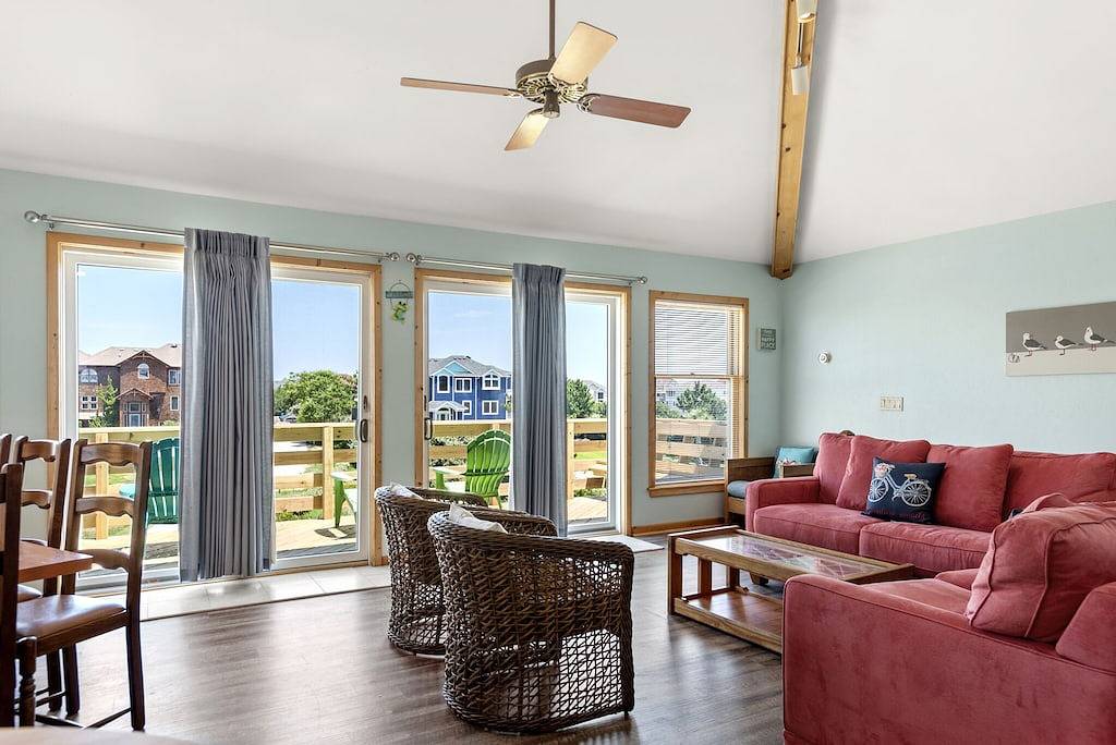 Jive 'n' Whale: Oceanside, 4 Schlafzimmer, kurzer Fußweg zum Strand, Whalehead Community. in Corolla, Currituck County