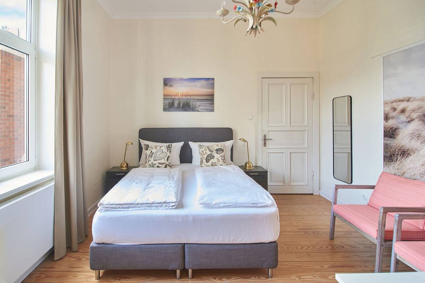 Doppelzimmer „Bernstein“ – Landseite & Flair in der Strandvilla in Niendorf, Timmendorfer Strand