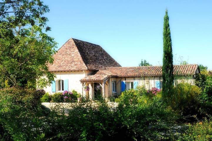 Location de vacances pour 8 personnes, avec Jacuzzi ainsi que Terrasse et Jardin à Bosset