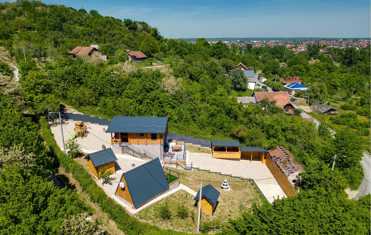 Charmante 158 m² große Wohnung mit Pool und Terrasse am Fluss Petrinjčica in Petrinja, Sisak-Moslavina