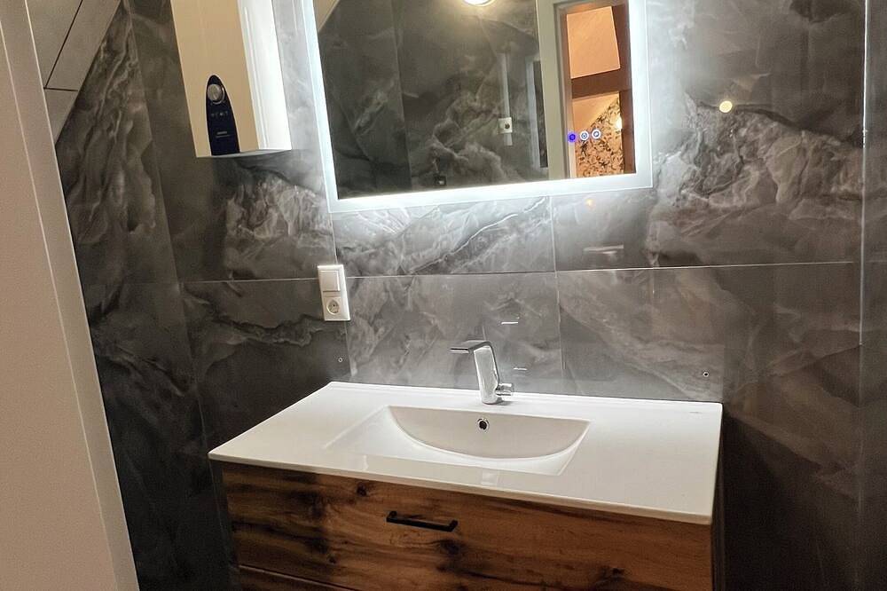 Ganze Wohnung, Gemütliche Maisonette Wohnung mit Pool und Sauna in Grevenbroich in Grevenbroich, Rhein-Kreis Neuss