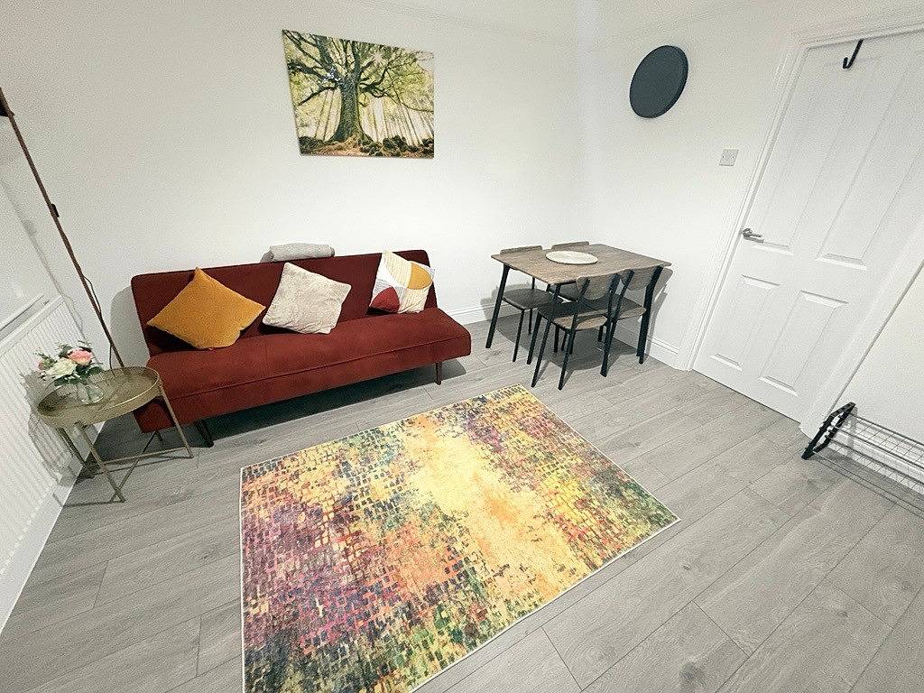 Entire holiday apartment, Central Chelmsford 2-Bed Apt, 5 mins to Station in Chelmsford, Essex