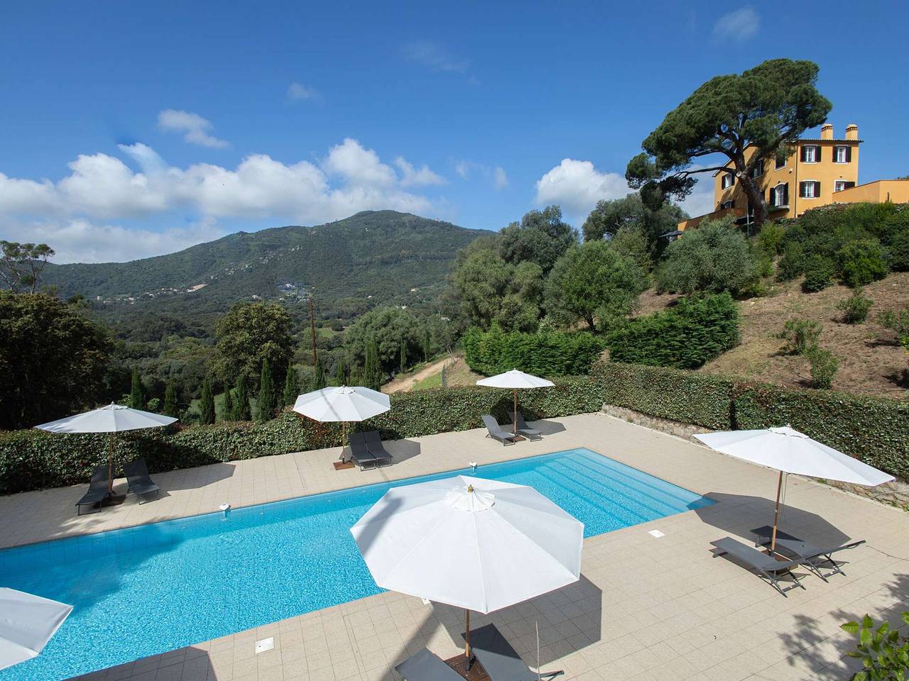 Ganze Wohnung, Geräumige Wohnung mit Pool, Klimaanlage und Terrasse in Ajaccio in Ajaccio, Ajaccio und Umgebung