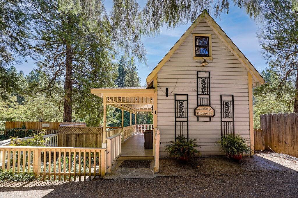 Log Cabin for 2 People in Nevada City, Northern California