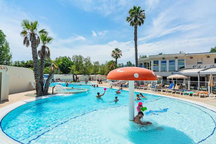 Gîte pour 4 personnes, avec piscine et sauna dans Plage de la Farinette - 4
