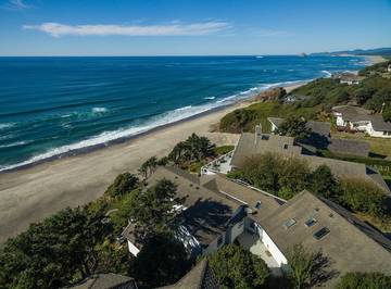 Vacation Home for 6 Guests in Oregon Coast, Oregon, Picture 3