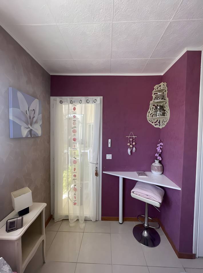 Guest House 'Chambre D'hôtes À La Campagne -' with Private Pool, Private Terrace and Wi-Fi in Montfaucon (Lot), Quercy