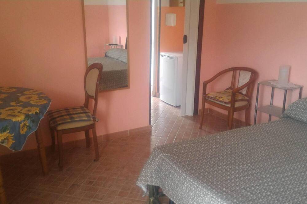 Michelangelo House, mono in Gioiosa Marea, Provincia de Messina