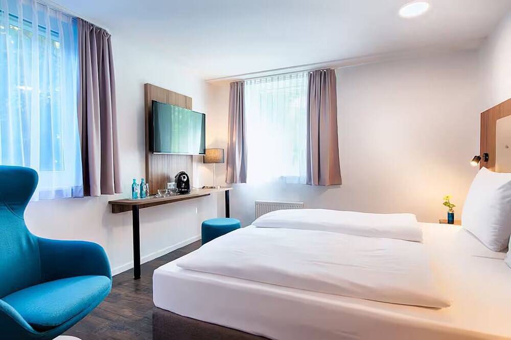 Boutique City Escape | Superior Twin | Near Porsche Museum | Pet Friendly Stay in Stuttgart, Stuttgart Region