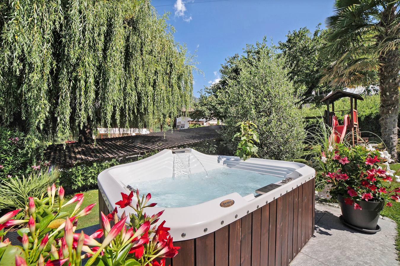 Ganze Wohnung, Apartment "Flieder" mit Bergblick, Pool, Wlan, Balkon und Garten in Saltaus, Riffian