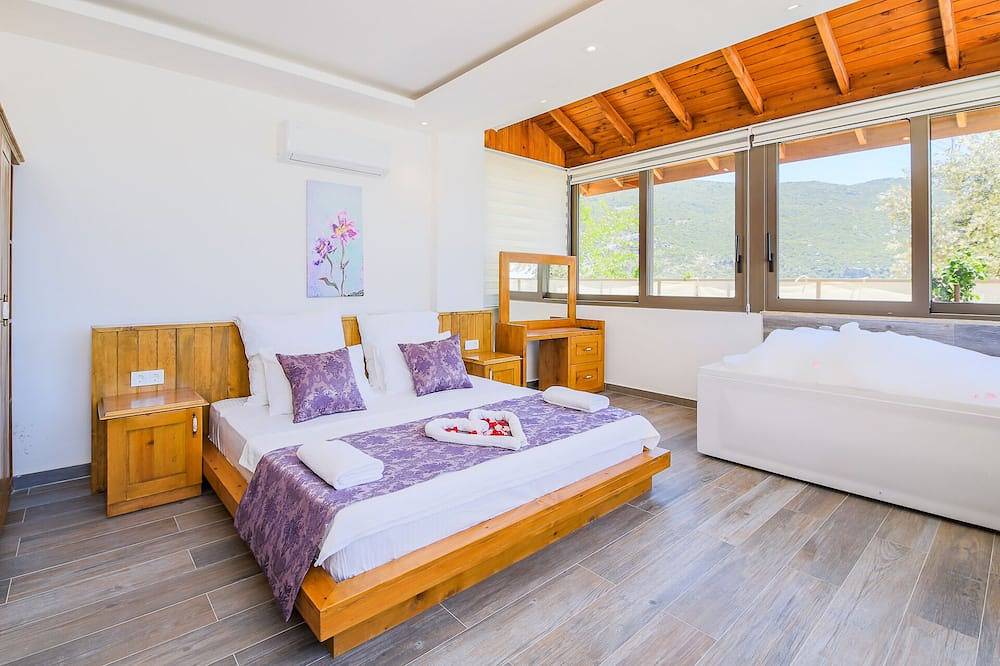 Secluded Sea‑View Family Escape • En‑Suite • Jacuzzi • Private Pool • 2 Bedrooms in Kaş, Saklıkent