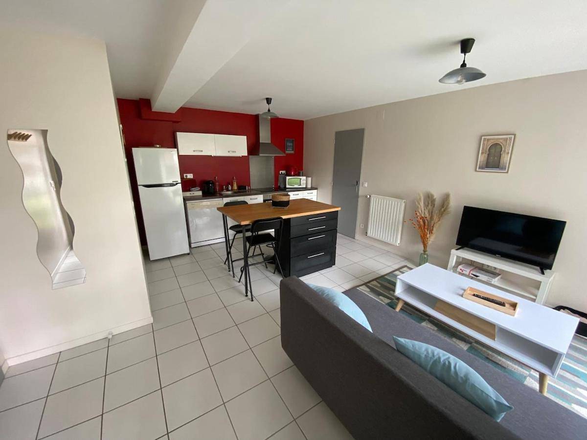 Appartement entier, Appartement avec jardin privé et suite parentale in Saint-Amant-Tallende, Parc naturel régional des Volcans d'Auvergne