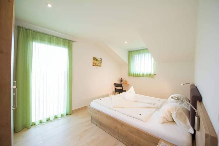 Appartement entier, Bright vacation apartment with terrace for a relaxing vacation with mountain views included in Kalterer See, Caldaro sulla Strada del Vino