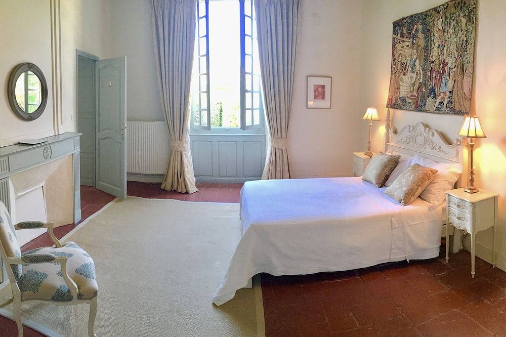 Beautiful 17c villa with private pool in Sw France in Lisle-sur-Tarn, Albi region