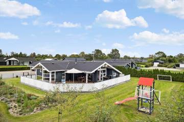Ferienhaus für 8 Personen, mit Garten und Terrasse sowie Whirlpool, mit Haustier in Øster Hurup