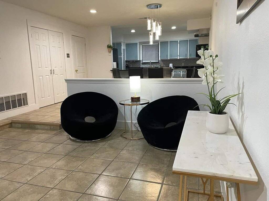 Luxury 3 Bedroom Home Minutes From Dfw and Dallas Love Field Airports in Irving, Dallas County