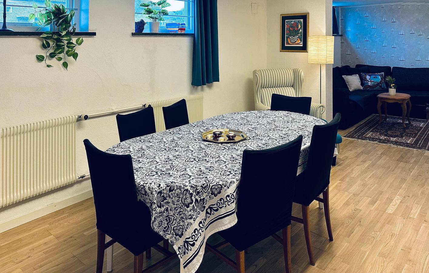 Hel semesterlägenhet, Lägenhet för 5 Personer med trädgård in Ystad, Svenska Östersjön