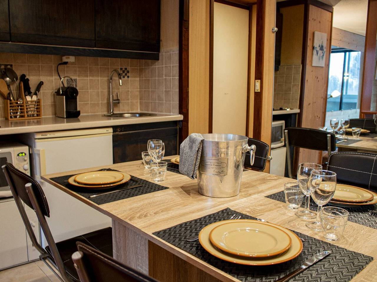 Gehele studio, Cozy Studio for 4 with Veranda, Ski-in/Ski-out, Shops Nearby, Ideal for Families in Isola 2000, Isola