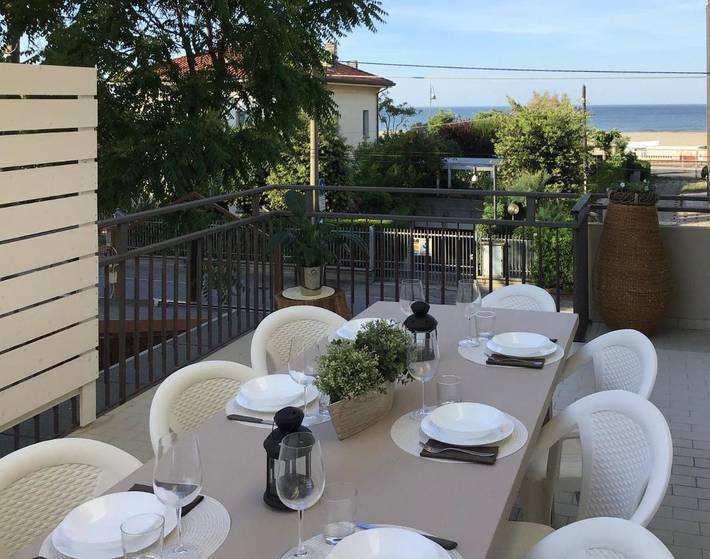 Appartamento per 10 persone, con Balcone e Terrazza nonché Giardino e Panorama a Miramare