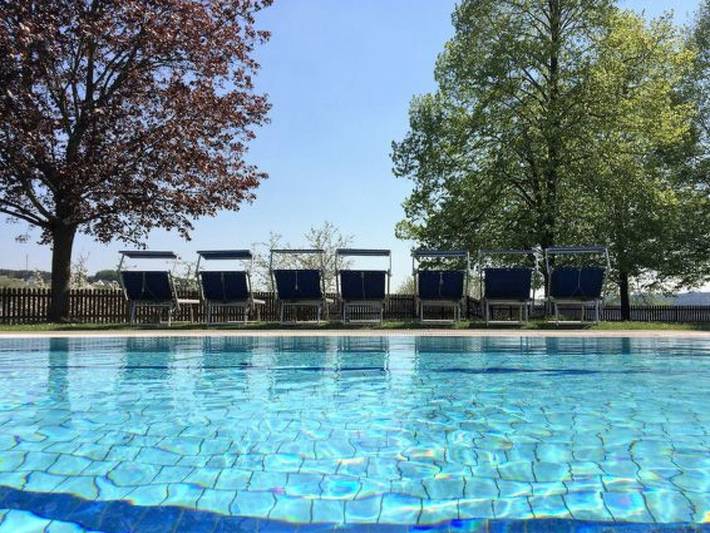 Ferienhaus für 4 Personen, mit Balkon und Terrasse sowie Garten und Pool in Bad Waltersdorf