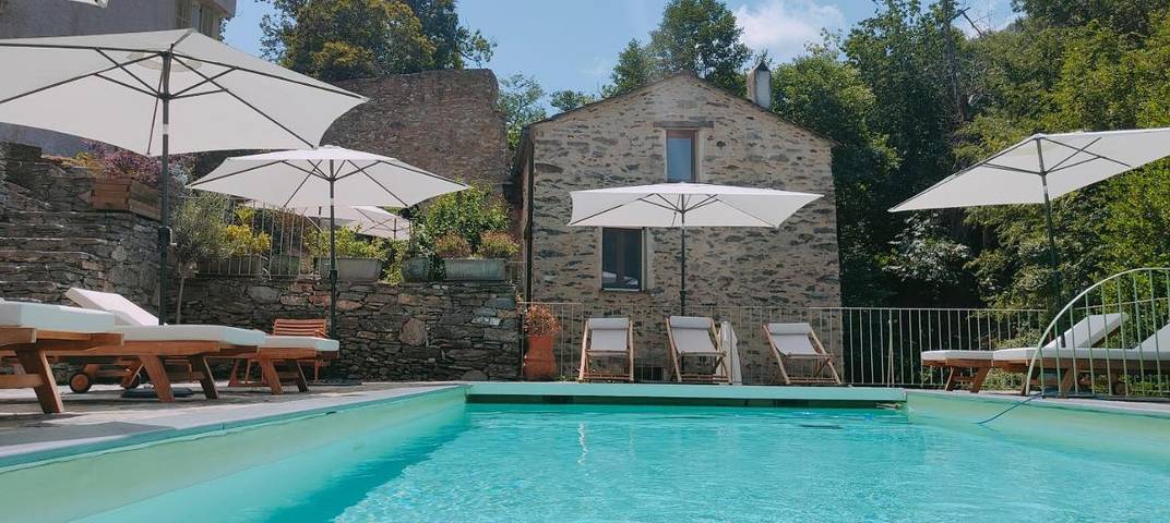 Location de vacances pour 4 personnes, avec vue ainsi que jardin et piscine à Ortiporio - 2