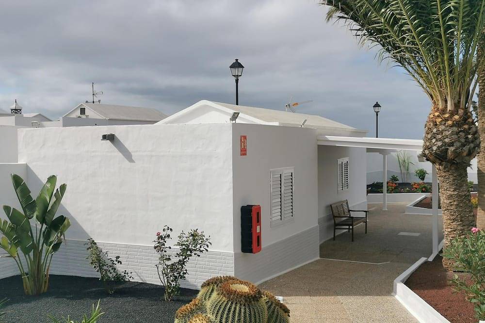 Apartamento entero, Apartamento con Bbq y terrazas totalmente privado. in Tahiche, Teguise
