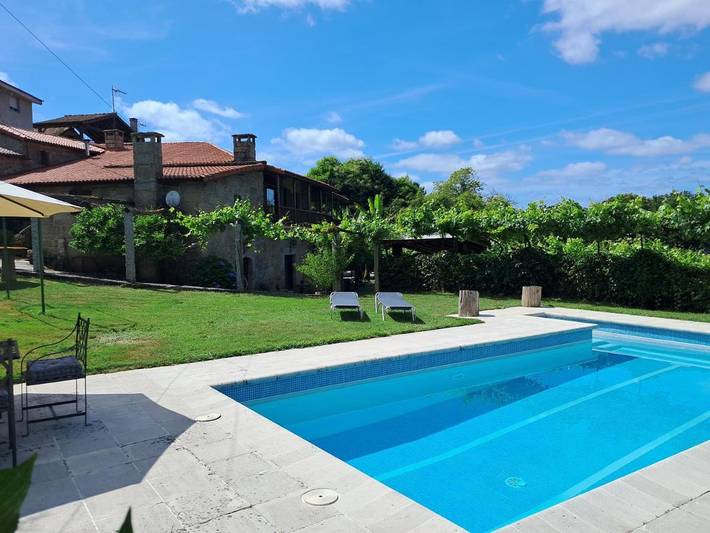 Apartamento para 2 personas, con Terraza además de Jardín y Piscina en Comarca de Orense