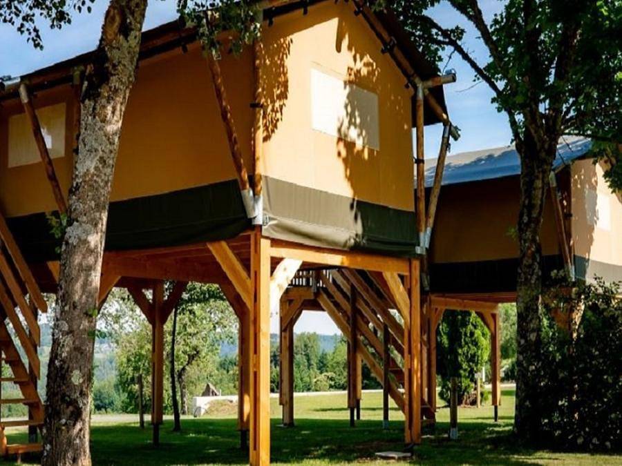 Camping L'Air du Temps  - Lodge 2 personen - Neu 2024 Logde Toile Elevation Angebot Freiheit in Beaulieu, Regionaler Naturpark Volcans d'Auvergne