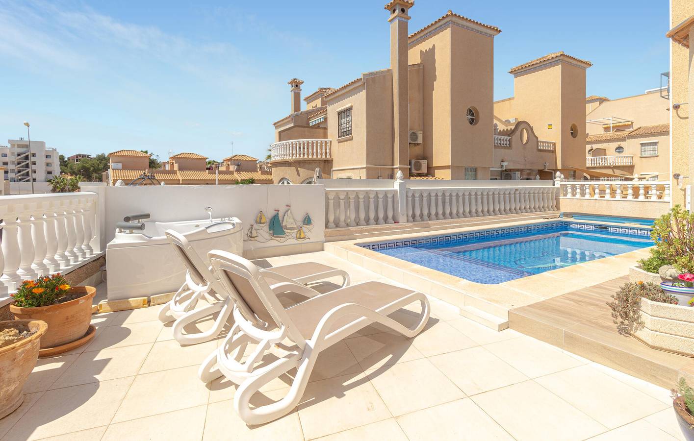 Gemütliches Apartment mit Pool und Terrasse, in der Nähe von Wolfies Bar in Orihuela, Costa Blanca
