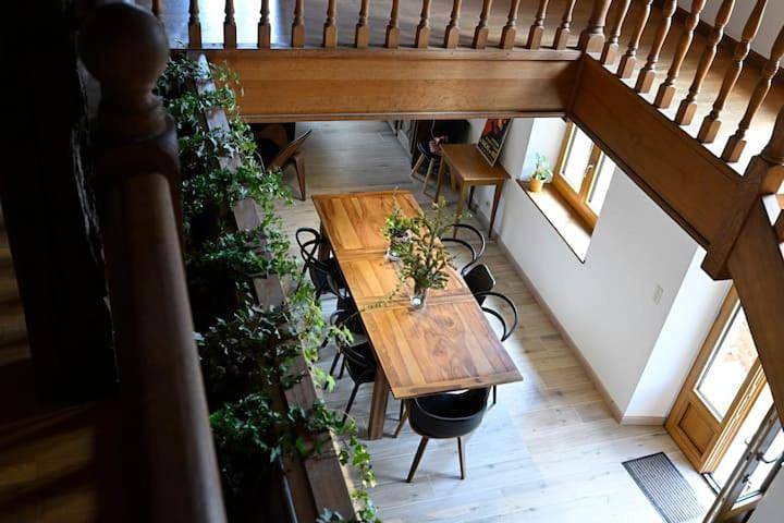 Location de vacances pour 12 personnes, avec vue et jardin dans Montgesoye