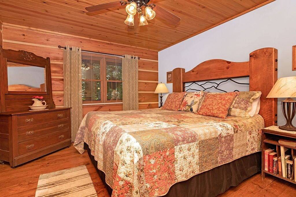 A Laurel Haven, with big porches and a log cabin feel. Fireplace. in Connestee Falls, Transylvania County