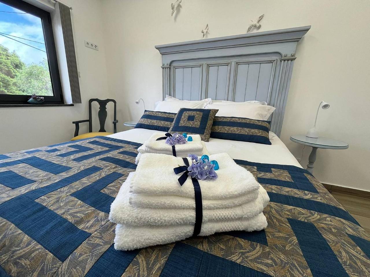 Apartamento inteiro, Apartamento 'Cantinho Da Maresia' com Vista Mar, Wi-Fi e Ar Condicionado in Porto Martins, Terceira