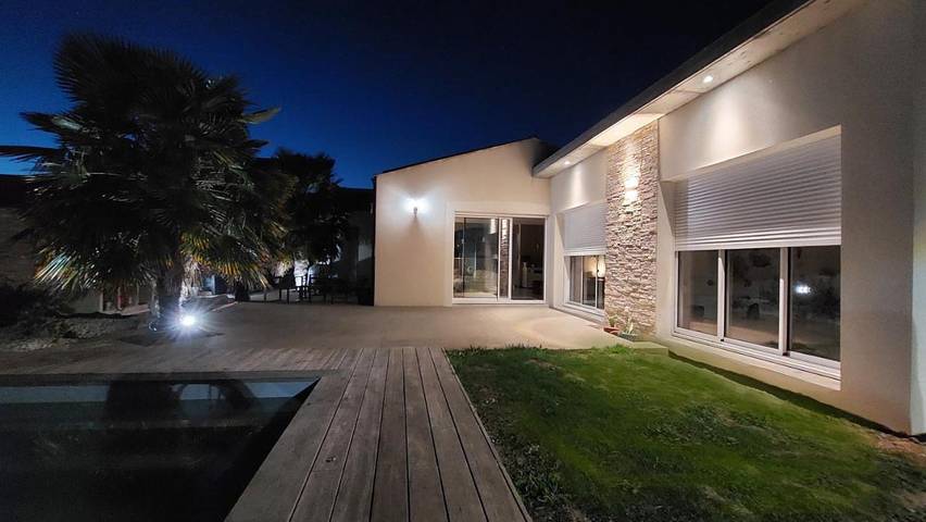 Location de vacances pour 7 personnes, avec piscine ainsi que jacuzzi et jardin à L'Houmeau - 4