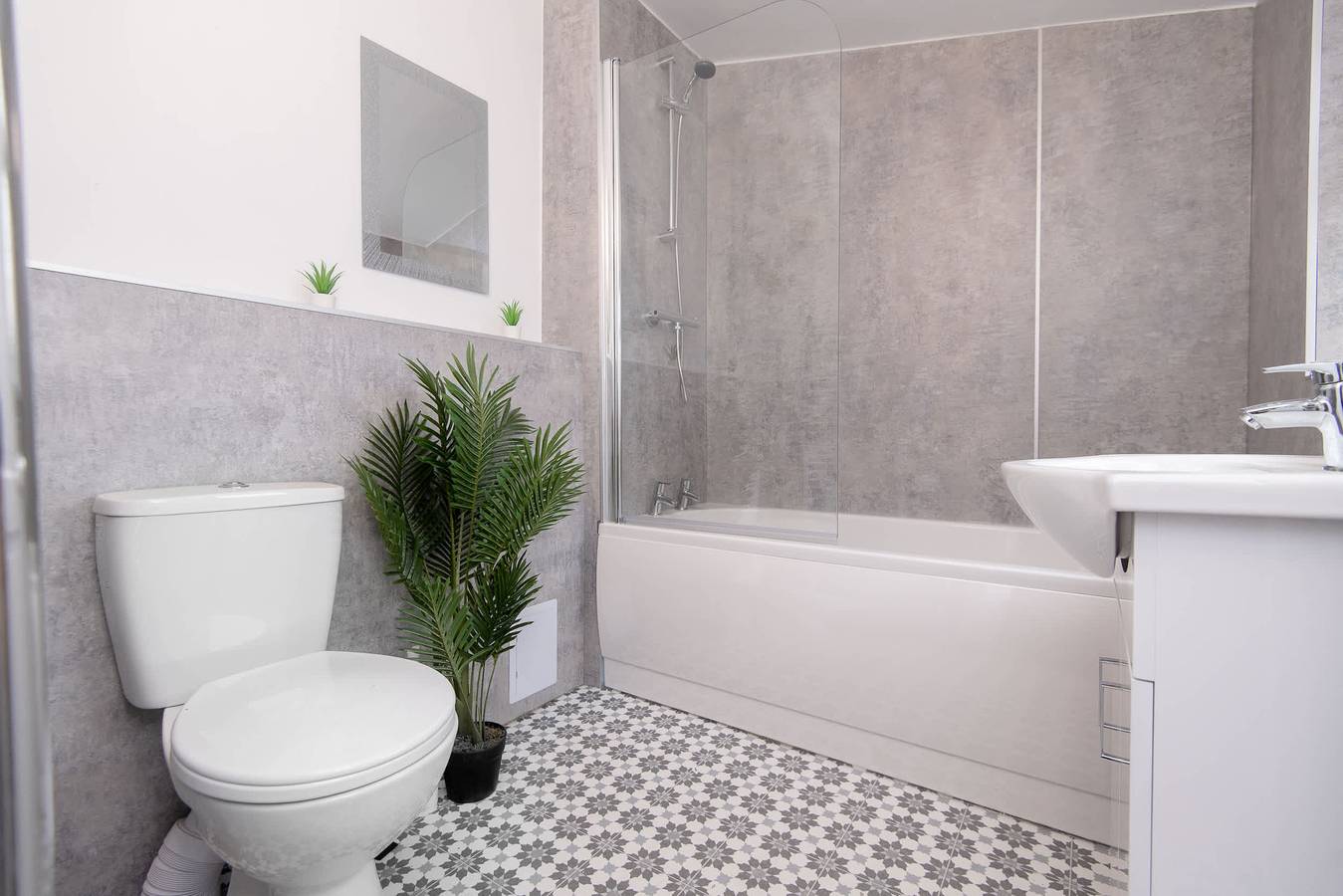 Contemporary 3Br Stay | Parking & Comfort in Warwickshire