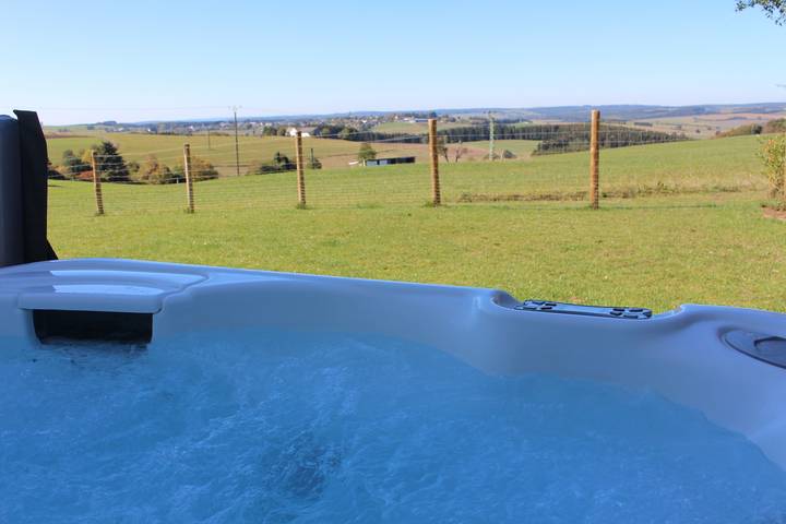 Appartamento intero, Eifel Dream Ardennenblick con vasca idromassaggio esterna privata e sauna in Roth bei Prüm, Naturpark Hohes Venn-Eifel