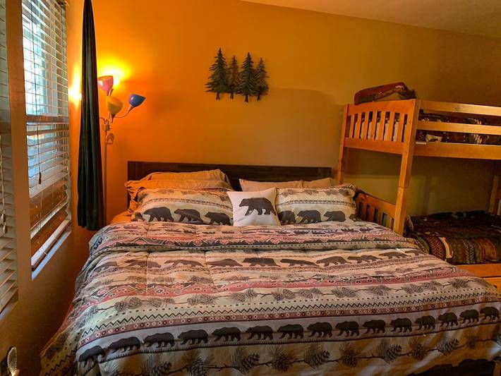 Glamping for 8 people, with hot tub and yard as well as terrace in Big Bear Lake