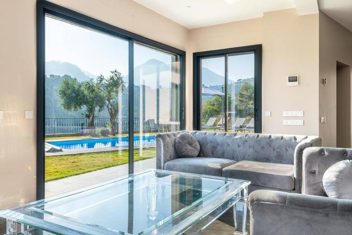 Ferienhaus für 10 Personen, mit Terrasse und Garten sowie Pool und Ausblick