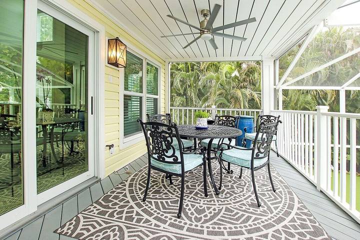 Vacation rental for 10 people, with yard and balcony in Captiva Island