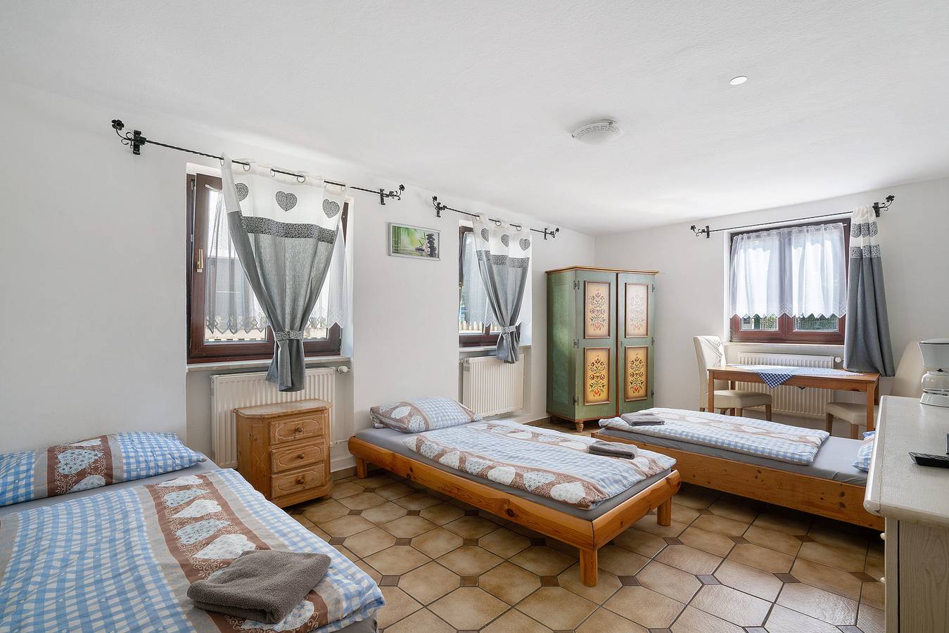 Knödelhof ‘Room 9’ 3-bed room with shared terrace and Wlan in Putzbrunn, Upper Bavaria