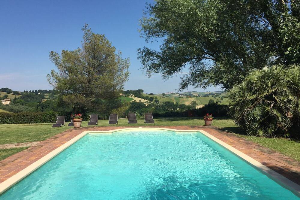 Beautiful restored villa with private pool, gardens and magnificent views in Petriolo, Macerata Province